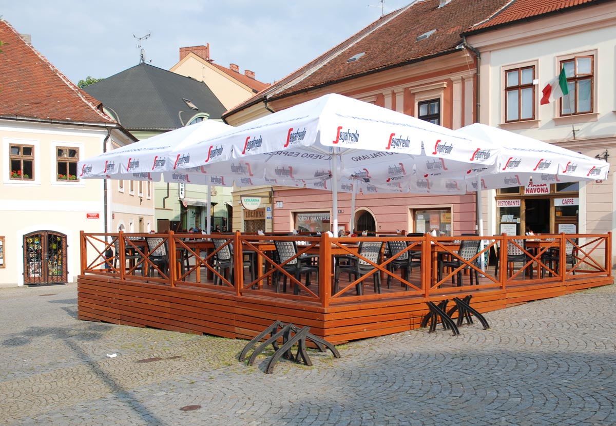 Zahrádka restaurace na Palackého náměstí